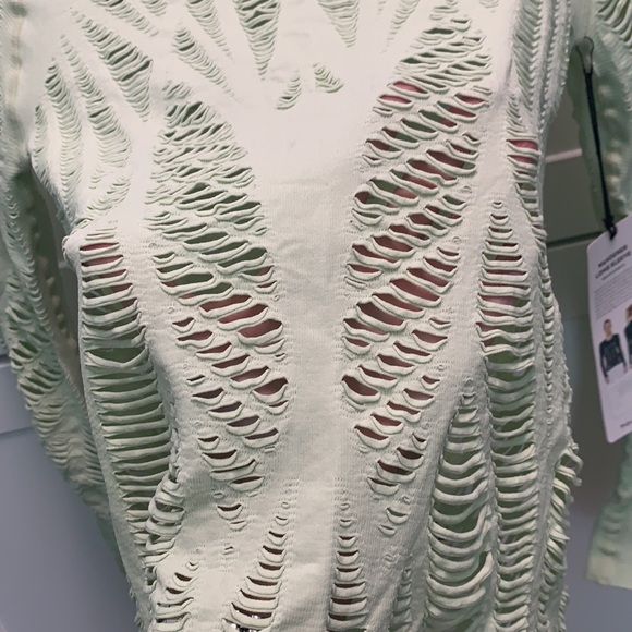 Alo Yoga top super cute - Picture 5 of 6